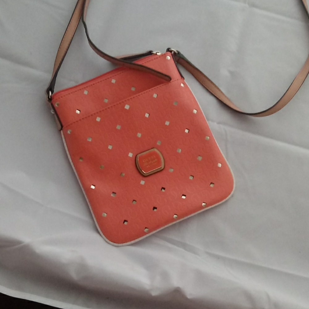 Pre-Owend Guess Crossbody Purse